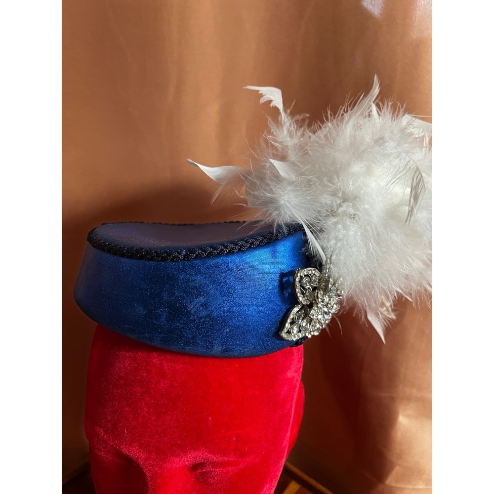 Elegant Blue Vintage Fascinator Hat with White Feather Accent Burlesque - Picture 7 of 16